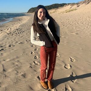 Meet your Posher, Alexis